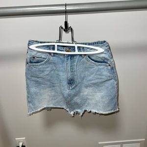 Kendall & Kylie mini jean skirt (light blue) #kendall&kylie #jeanskirt